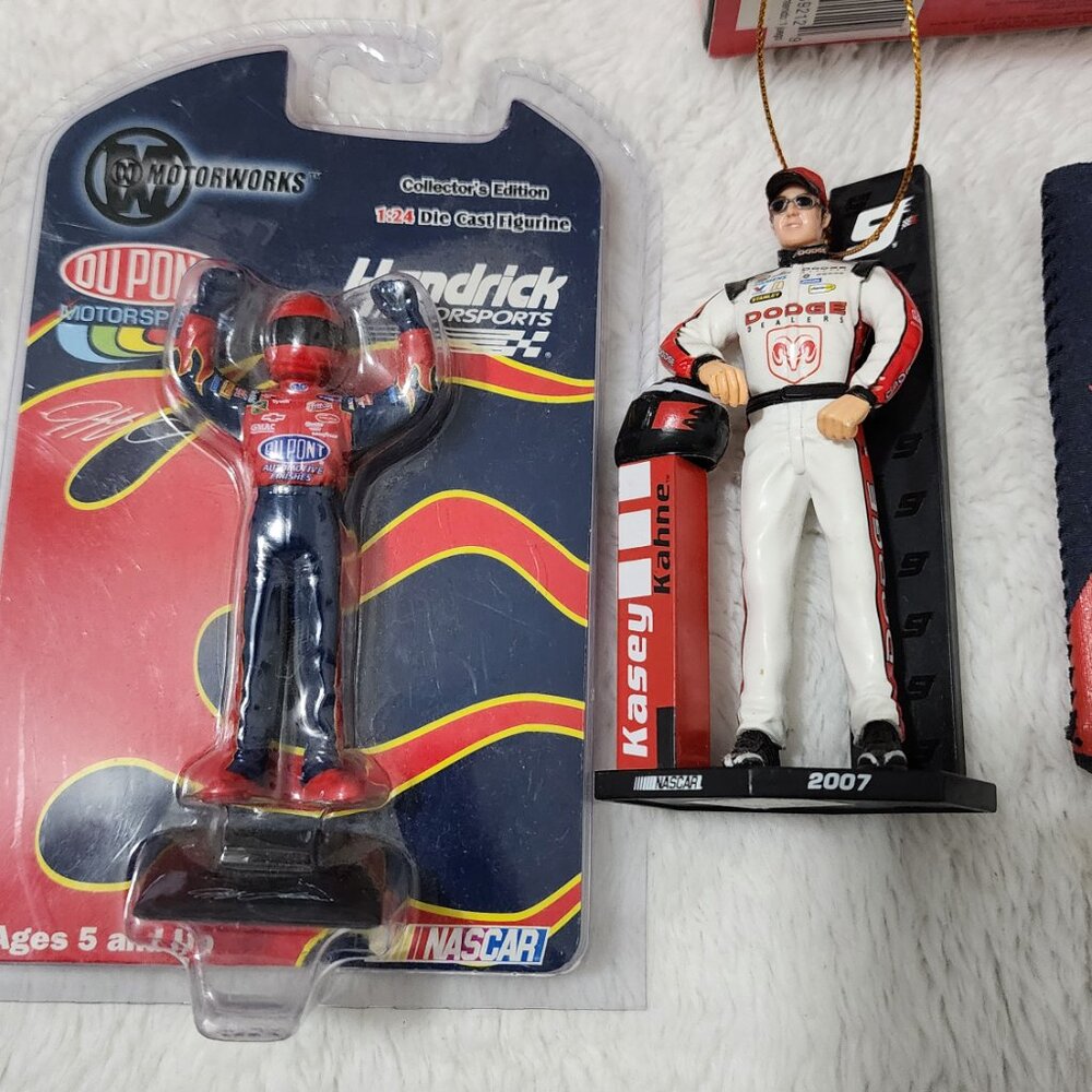 Jeff Gordon Memorbelia, Lots of items in this grouping. - Picture 3 of 10